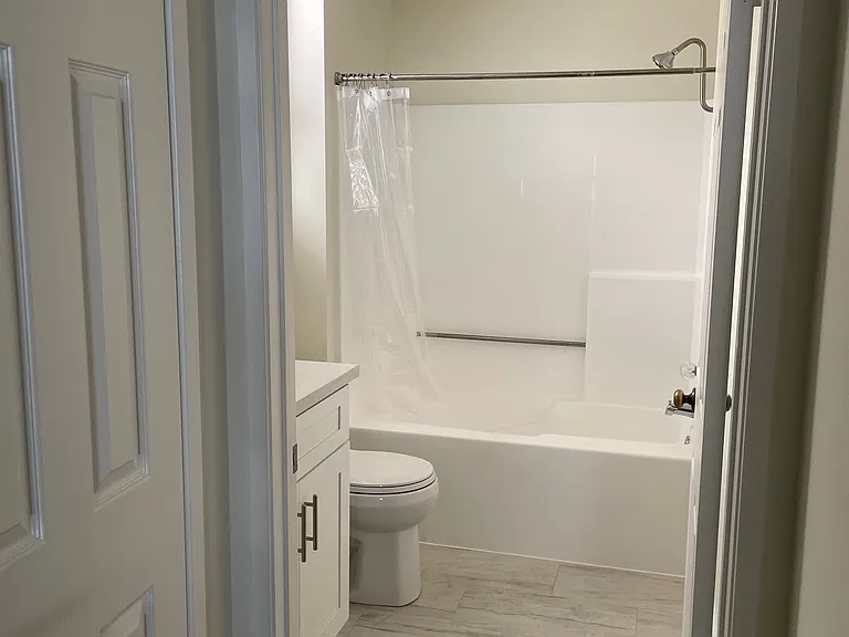 Reeves street luxury apartments — Photo 13