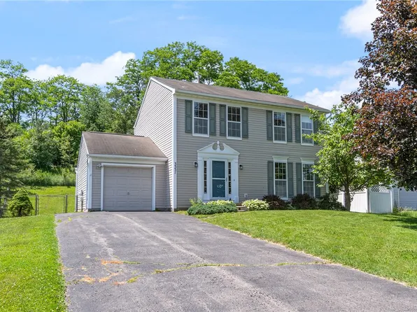 3331 Eagles Roost Ln, Macedon, NY 14502
