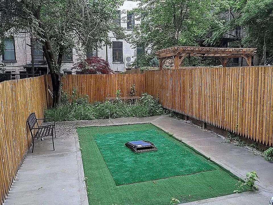 1st image of 252 W 132nd St #9