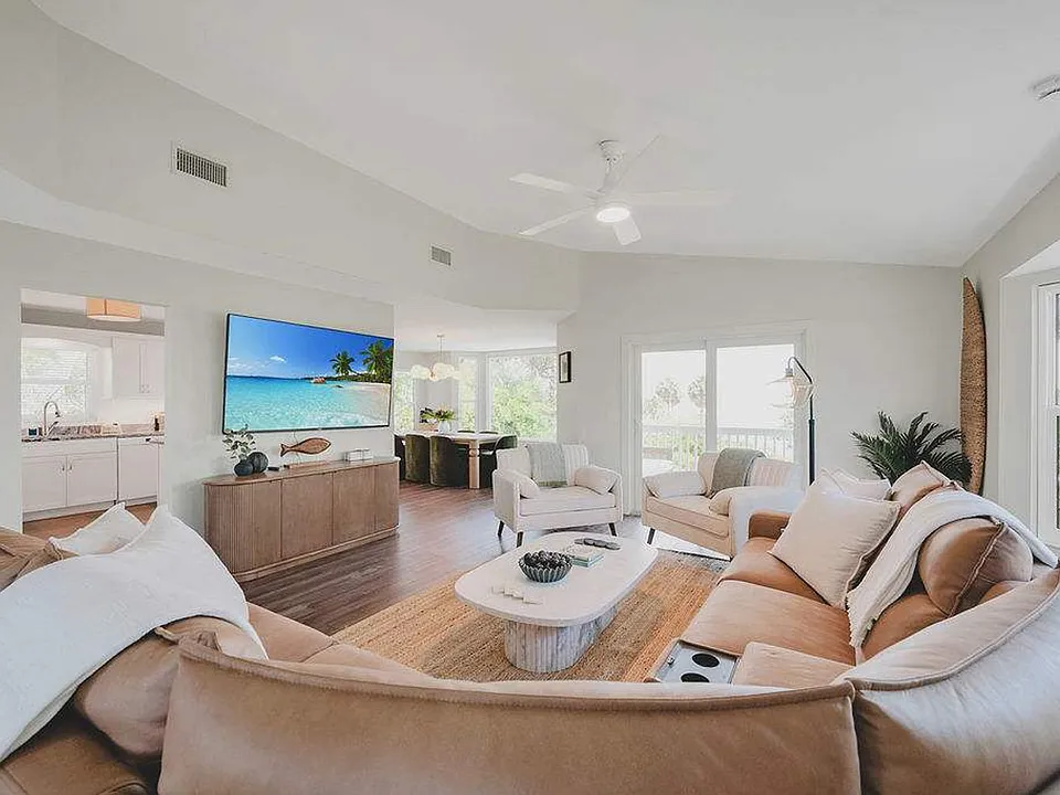 401 N Bay Blvd #ID1635257P