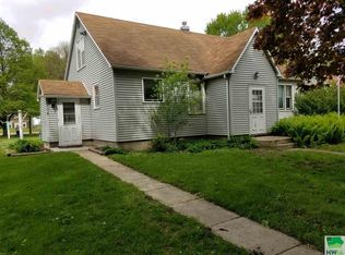 208 Dixon Ct, Cleghorn, IA 51014