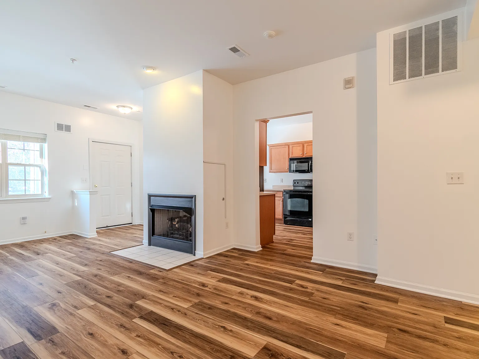 2 bed, 2.5 bath, 1274 sqft, $1,800 — Photo 4