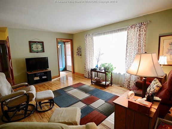5th image of 38 Crescent Dr