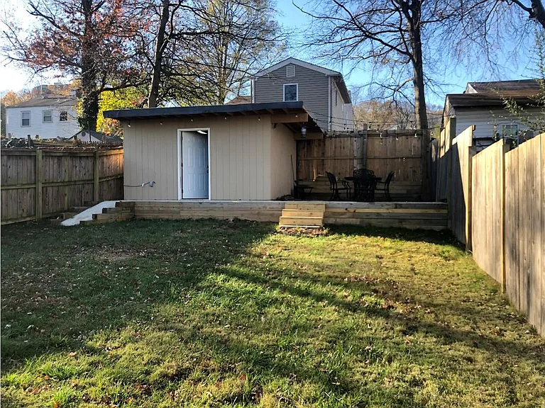 2319 Glendale Ter — Photo 21