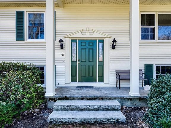 4th image of 70 Twinbrooke Dr