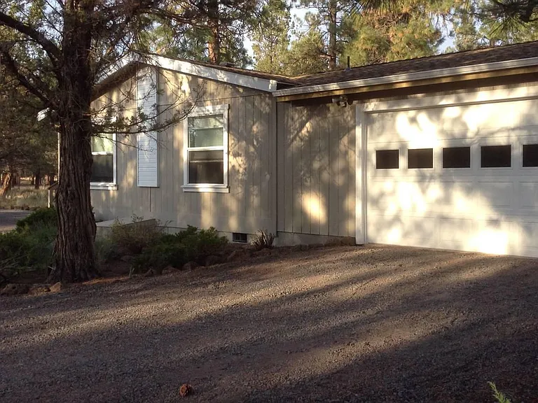 16661 Bitterbrush Ln — Photo 2