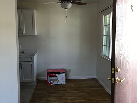 3rd image of 1736 N Kenmore Ave #8