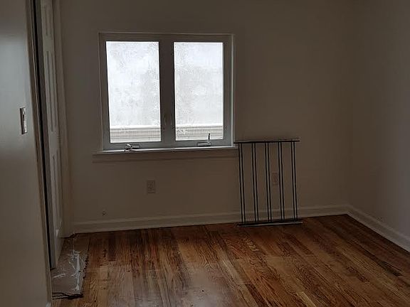 3rd image of 2858 Sampson Ave