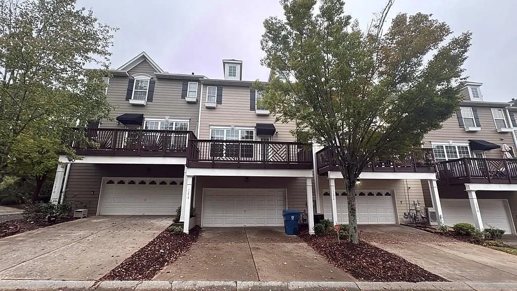 4 bed, 3.5 bath, 2448 sqft, $3,000 — Photo 1