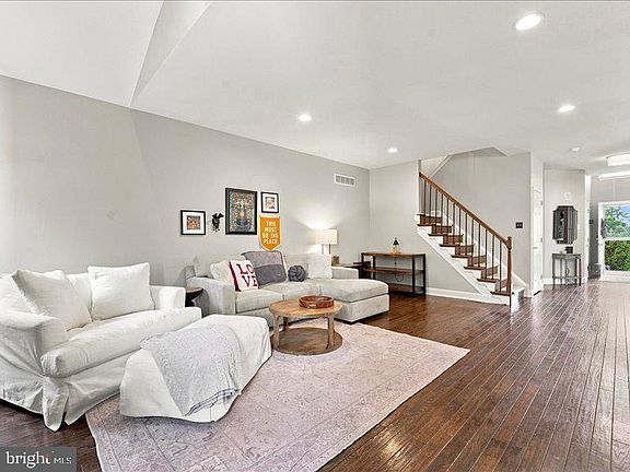 4th image of 104 Durham Ct