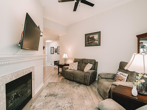 4th image of 2995 Princess Cres #402