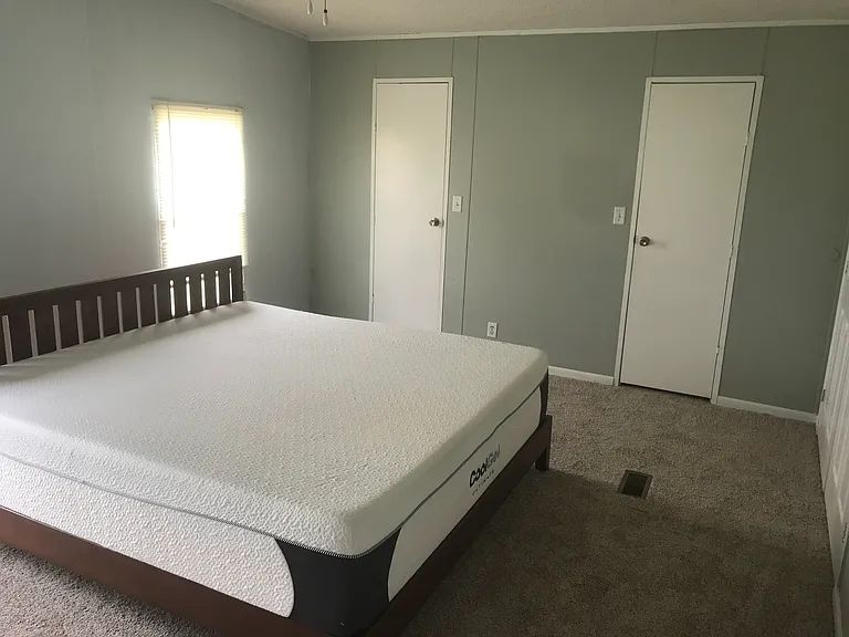 945 Bandera St — Photo 6