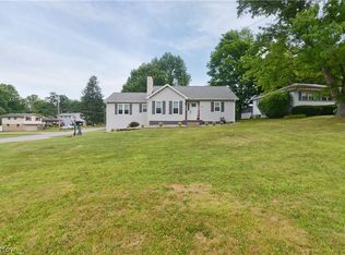 8696 Chesterton Dr, Poland, OH
