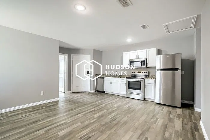3 bed, 2.0 bath, 872 sqft, $899 — Photo 4
