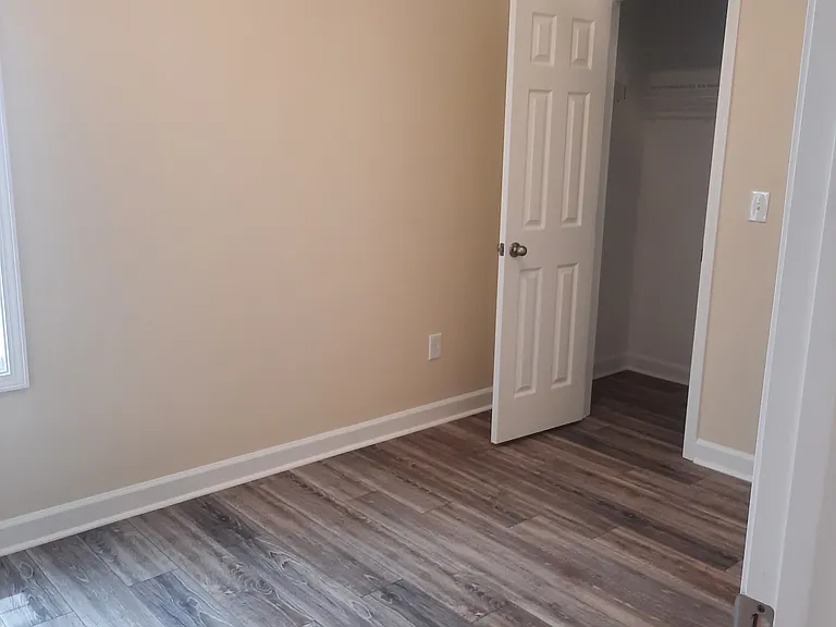 1330 Hillsboro St #B — Photo 9