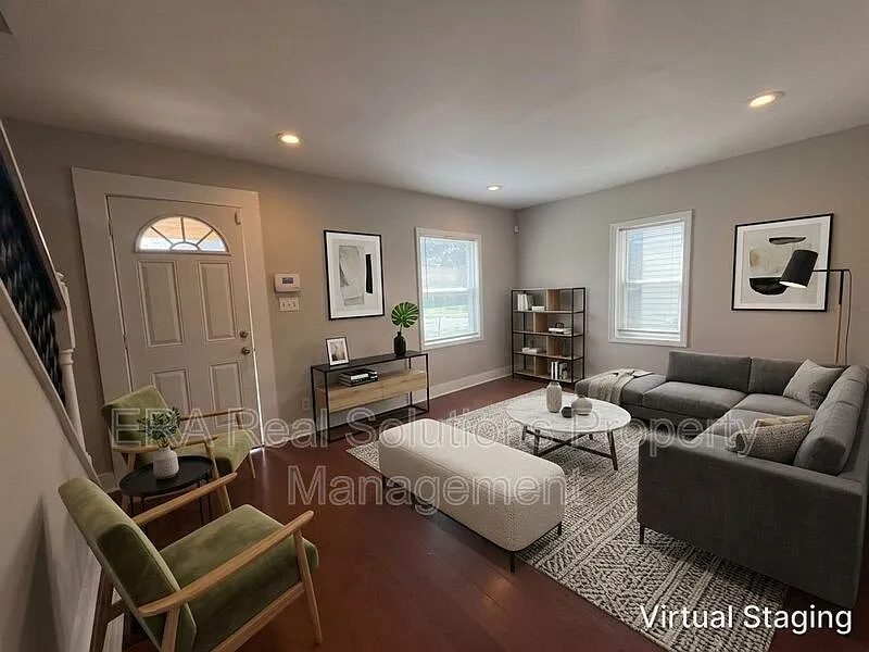 4 bed, 2.0 bath, 1061 sqft, $1,850 — Photo 3