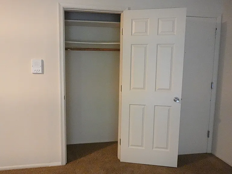 Edmondson Park Apartments — Photo 26