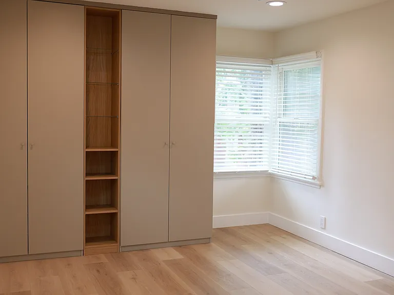 22131 Leadwell St — Photo 32