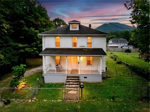 804 Wolf St, Narrows, VA 24124
