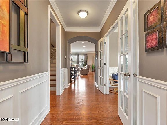 2nd image of 33 W Chaucer Lane