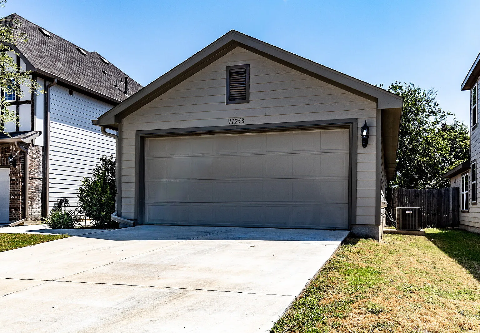 3 bed, 2.0 bath, 1300 sqft, $1,820 — Photo 3