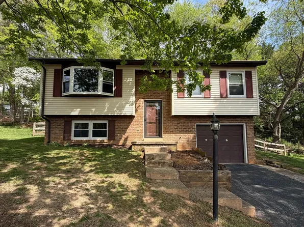 1956 Gardenia St, Sykesville, MD 21784