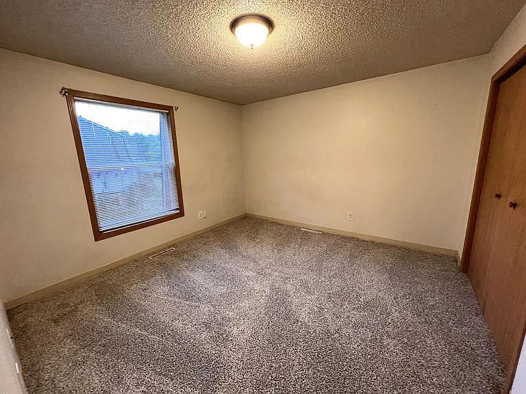 3 Bd Townhome — Photo 31