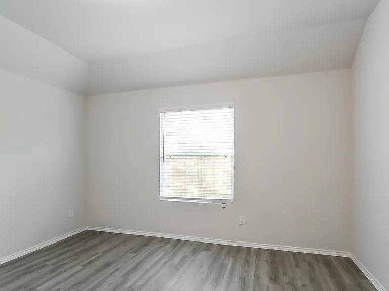 Lina Dr — Photo 17