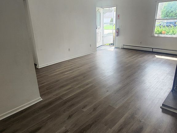 3rd image of 3 Birchwood Dr APT 9