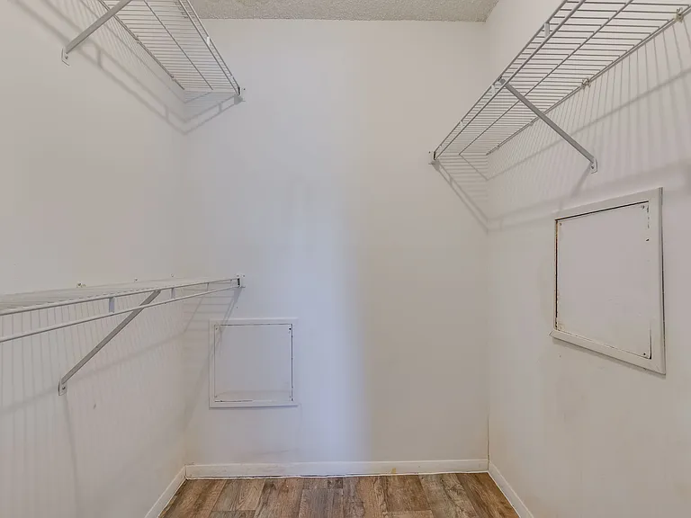 Kilborough Apartments — Photo 10