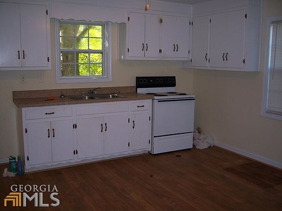 3rd image of 1753 Hill St NE