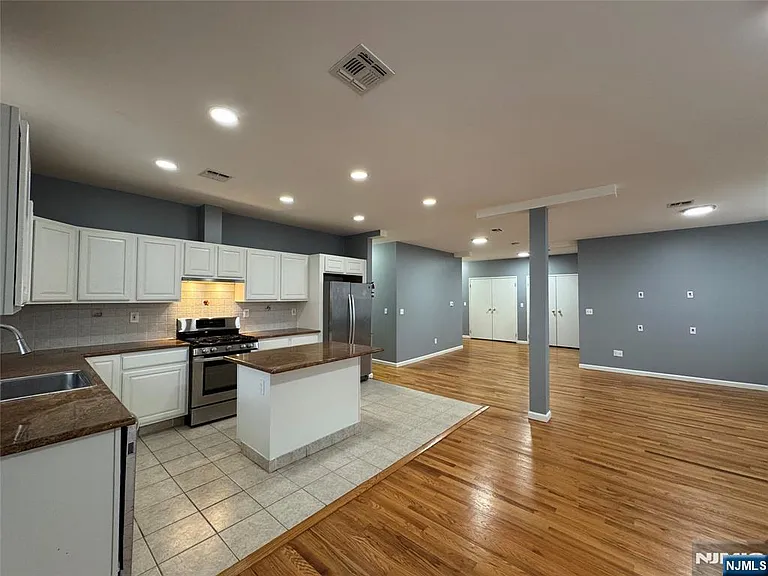 610 Devon St — Photo 11