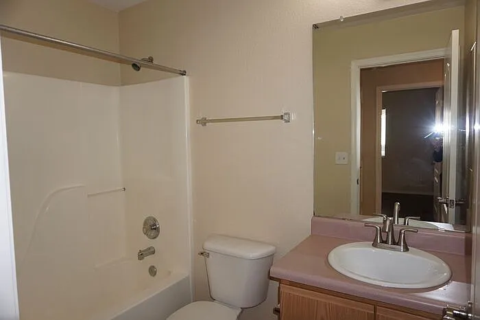 2201 S Saint Suzanne Dr — Photo 23