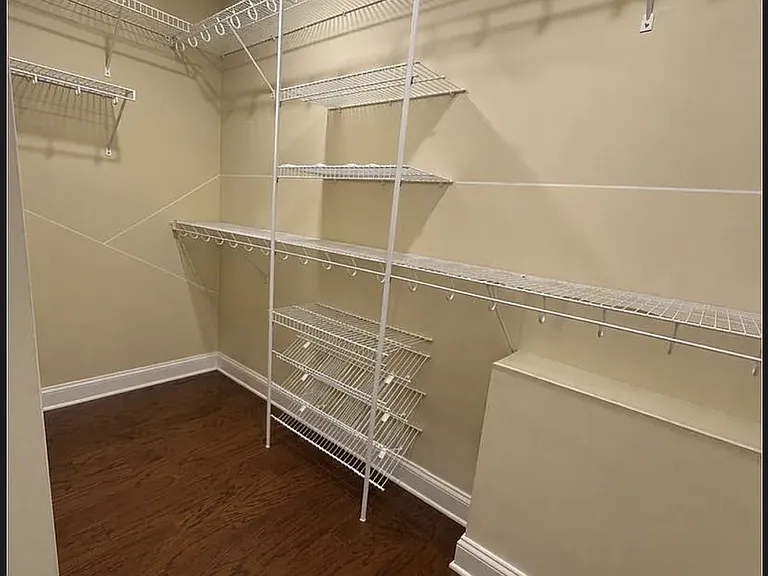 2238 Deyerle Ave — Photo 22