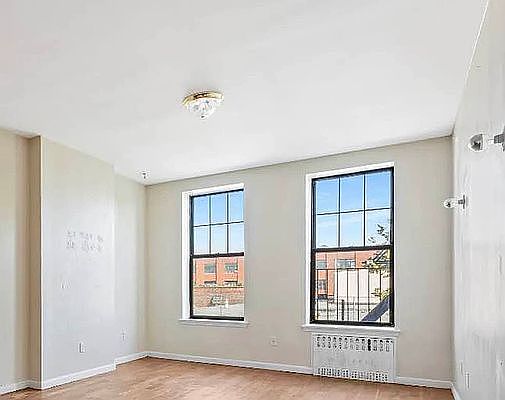 2nd image of 105 Grattan St #1E