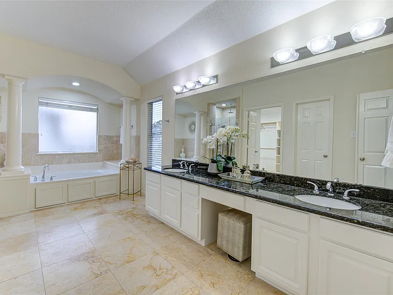 2327 Centerbrook Ln — Photo 37
