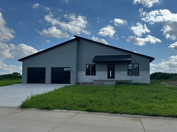707 Mill Pond Rd, Rock Rapids, IA 51246