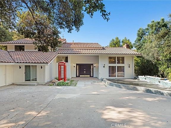 3rd image of 119 W Bell Canyon Rd