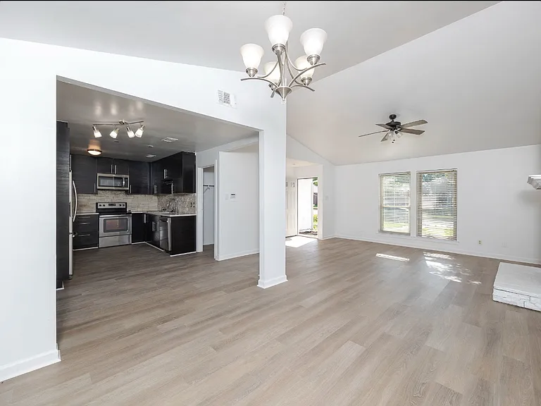 991 Redcedar Way Dr — Photo 3