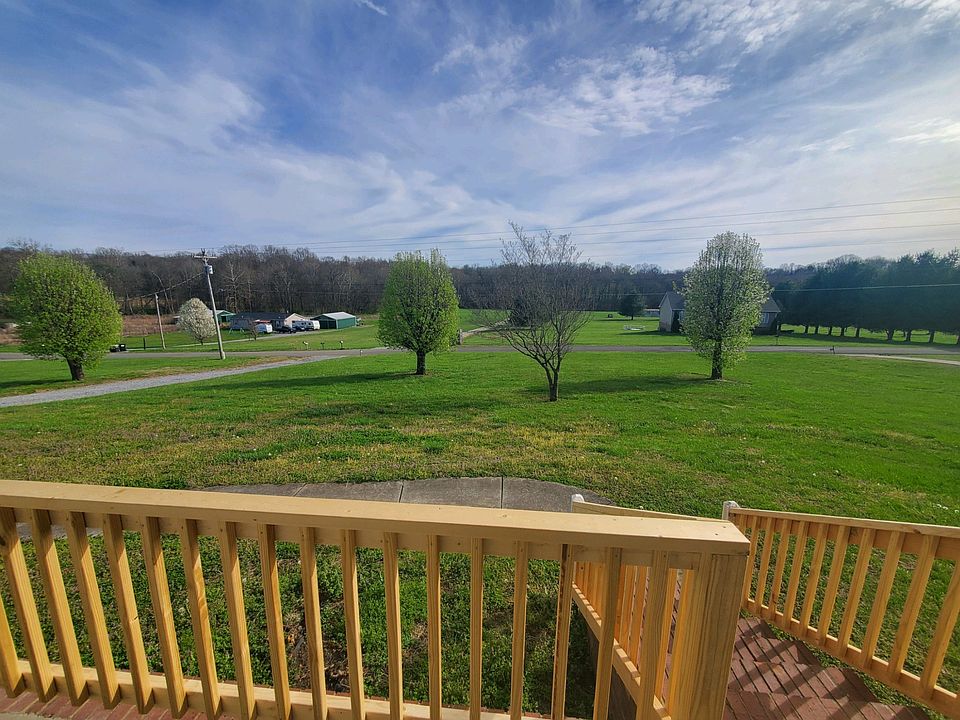2nd image of 3683 Armstrong Rd