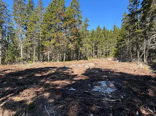 12 Jamestown Rd, Vinalhaven, ME 04863