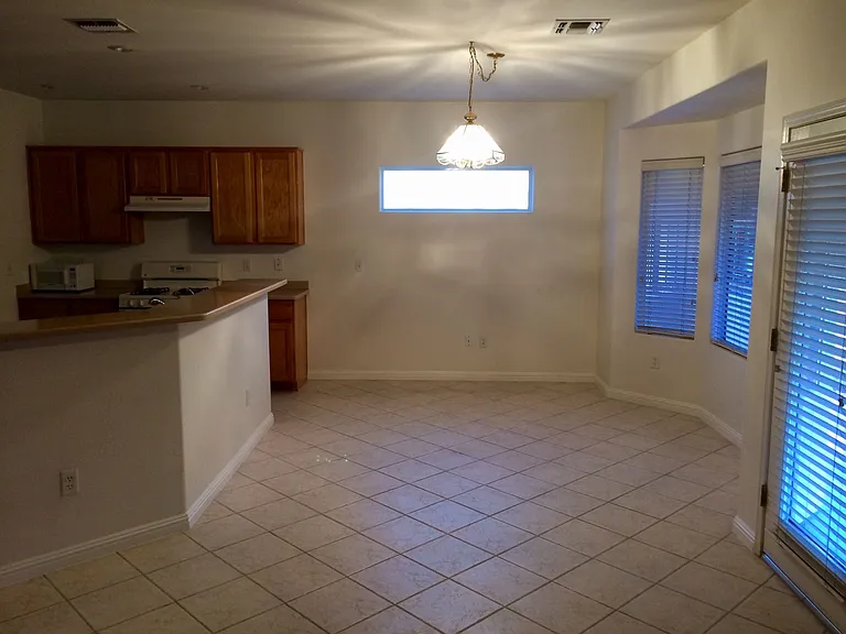 3047 Hickory Valley Rd — Photo 3