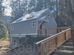 126 Strawberry Ln, Ashland, OR 97520