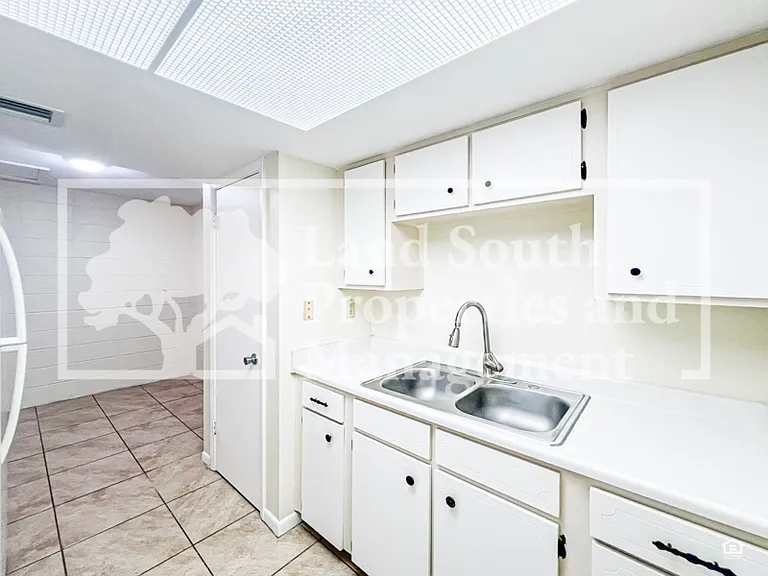 725 E Lime St #B-A — Photo 9