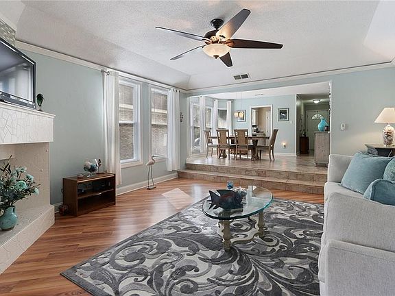 3rd image of 130 Napoleon Ave #130