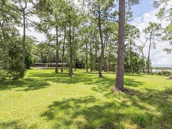 5th image of 1041 Paradise Ln