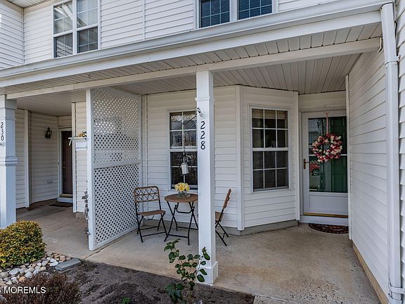 4th image of 228 Moses Milch Drive