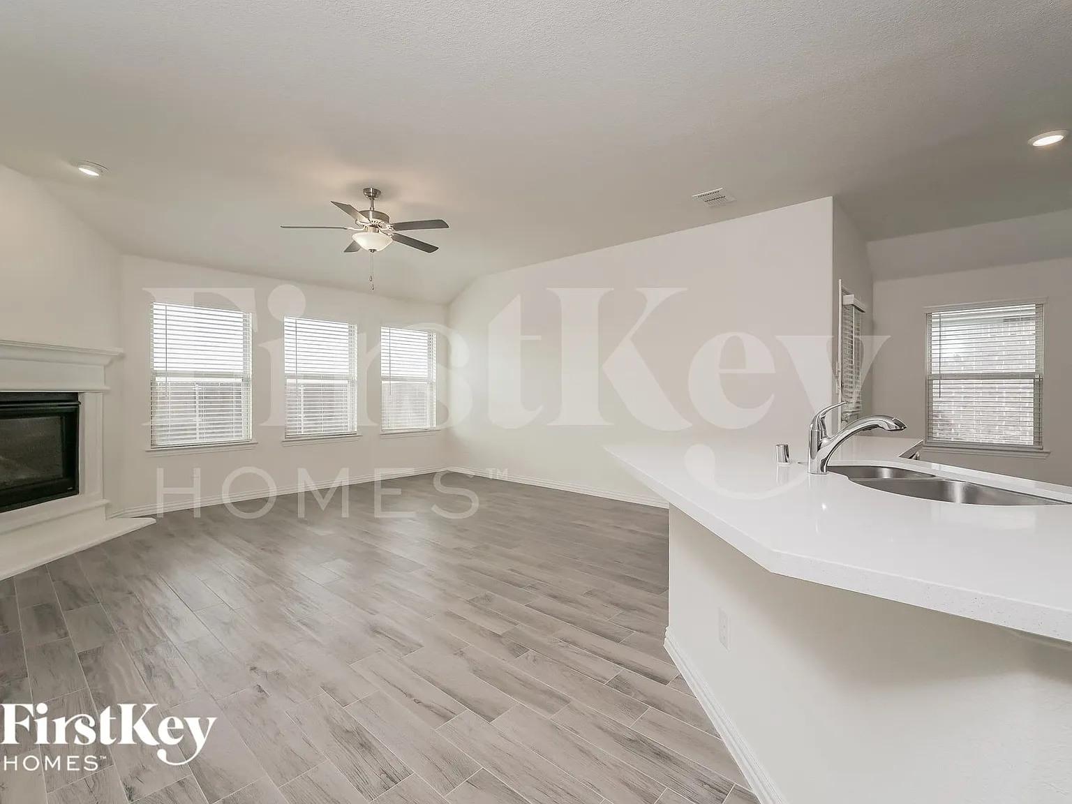 4 bed, 2.0 bath, 2000 sqft, $2,185 — Photo 2