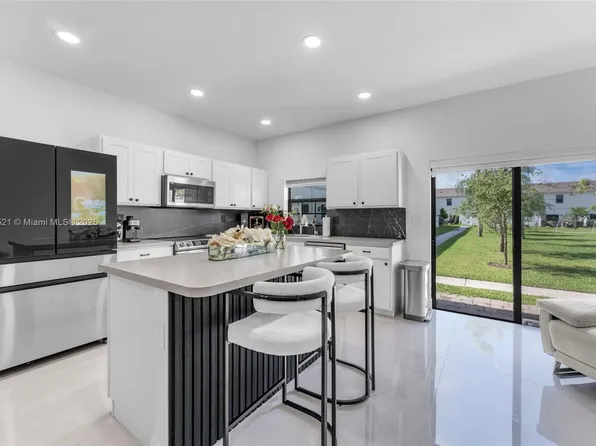 617 SW 11th St, Florida City, FL 33034