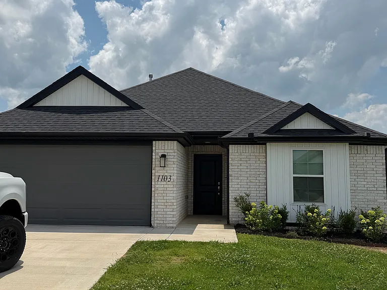 1105 Pepperwood Ave — Photo 1